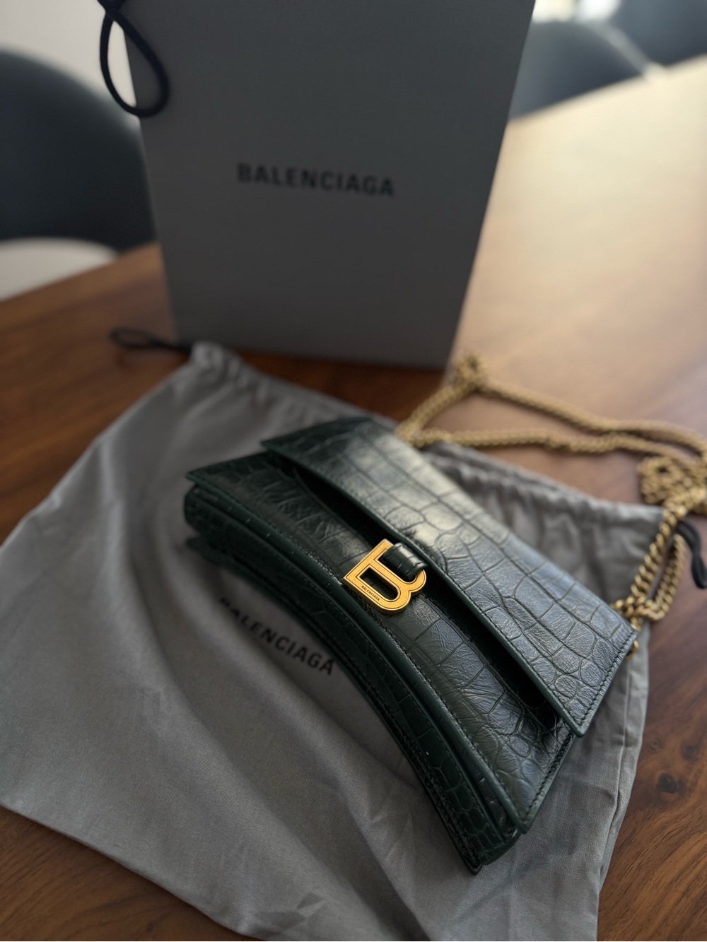 B Green Croc-Embossed Leather Shoulder Bag with Gold Chain - Picture 2 of 5